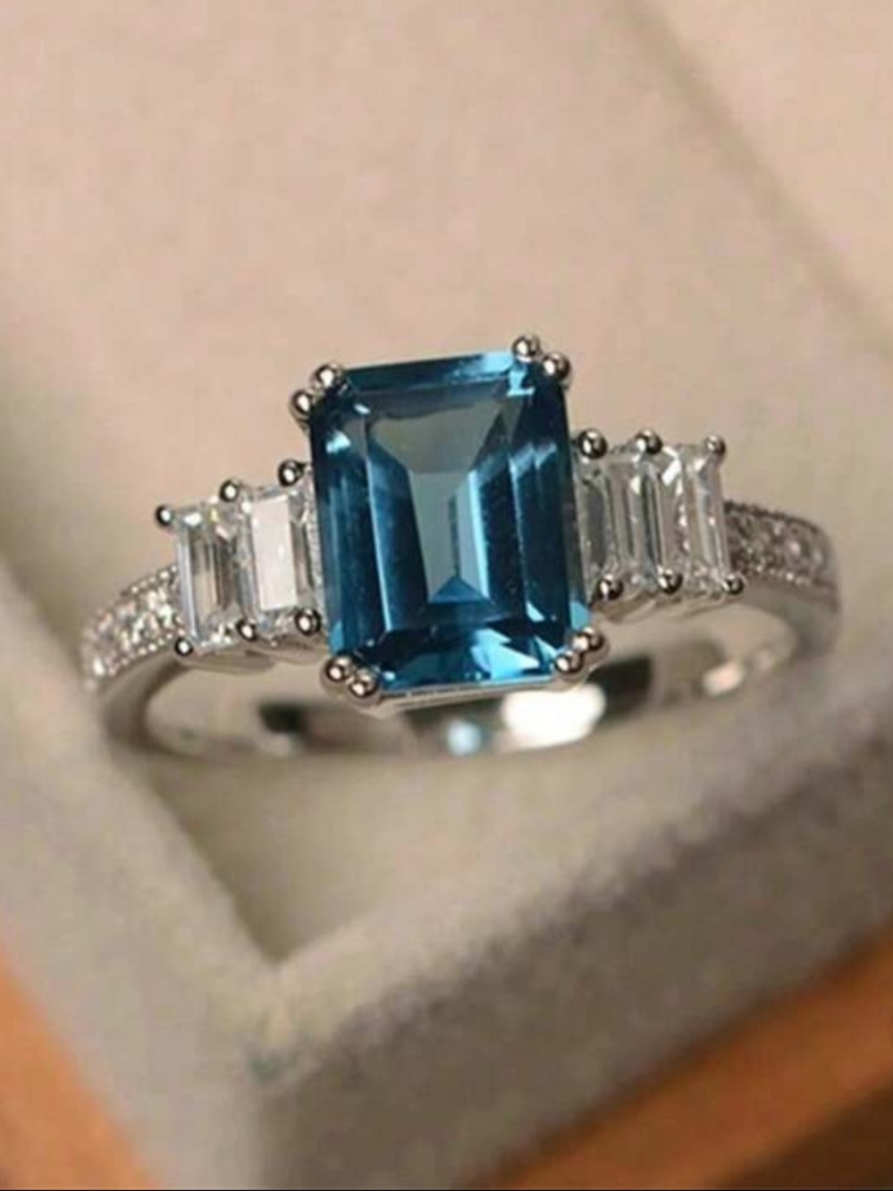 Silver ring - Picture 2 of 3